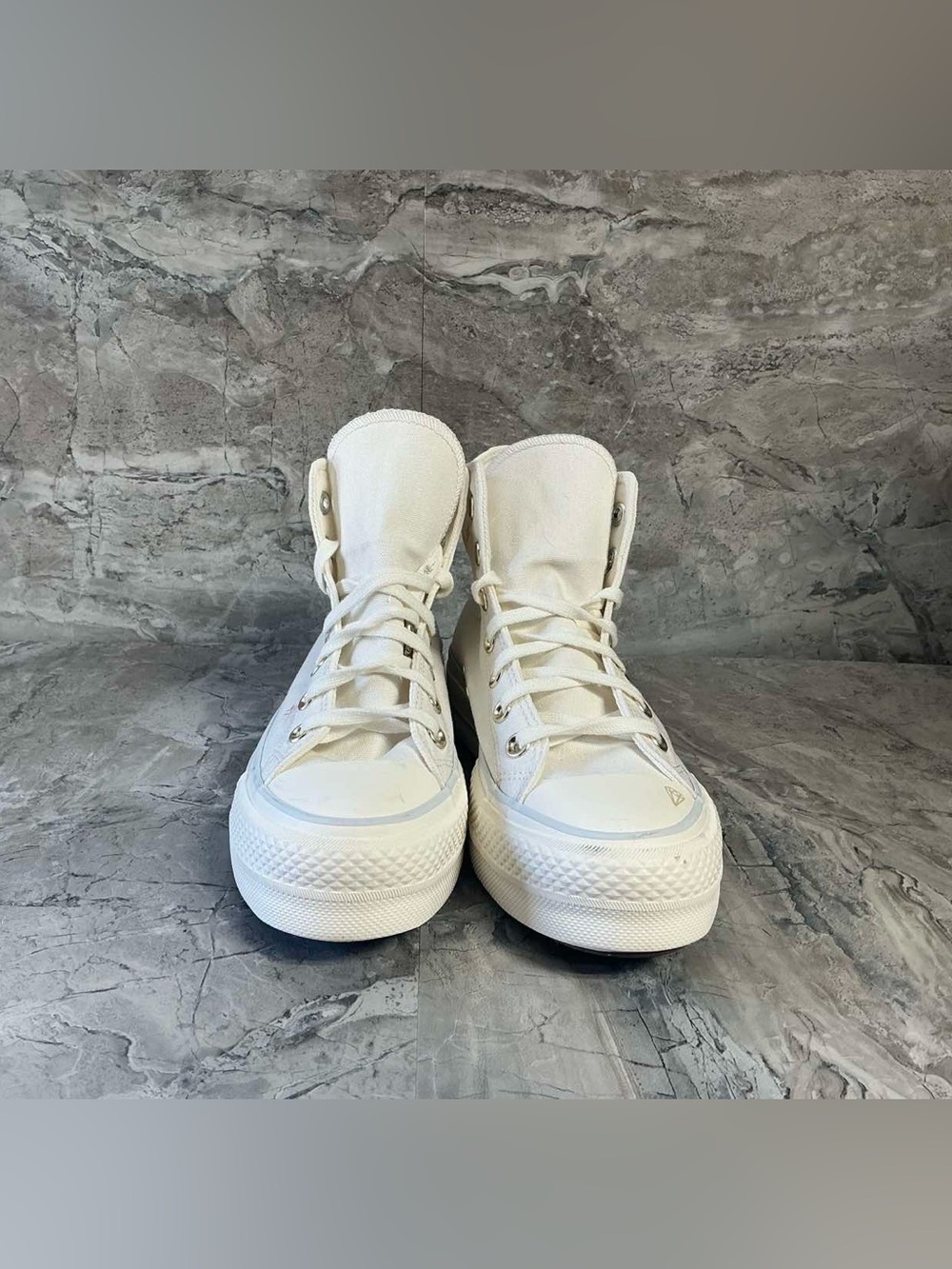 Converse Wmns Chuck Taylor All Star Lift
Platform High 'Tiny Tattoos - Picture 6 of 10